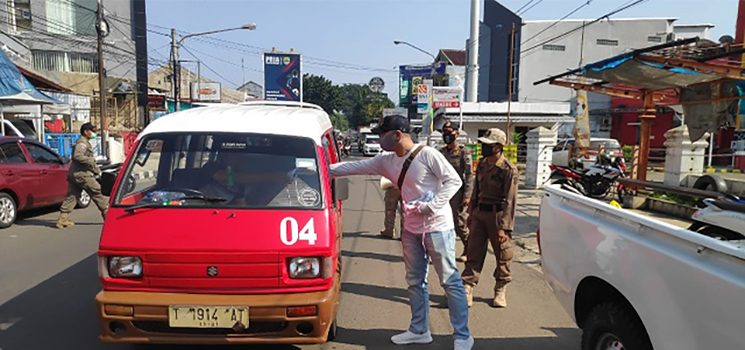 Diskominfo Purwakarta Bagikan Masker Gratis Untuk Warga