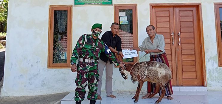 Kodim 0615 Kuningan Bagikan 300 Paket Hewan Qurban