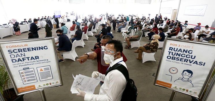 Pemkot Bandung Dan Summarecon Gelar Vaksinasi Massal