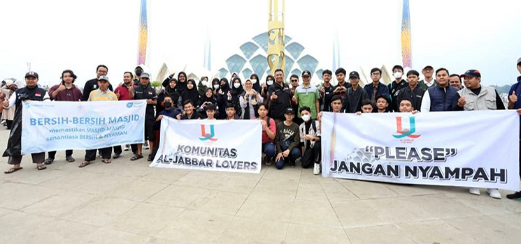 Tedy Rusmawan Puji Bermunculannya Gerakan Kolaborasi Bebersih Masjid Al Jabbar