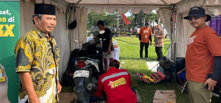 BAZNAS Jabar Hadirkan Servis Motor Gratis hingga Charity Store di Karawang