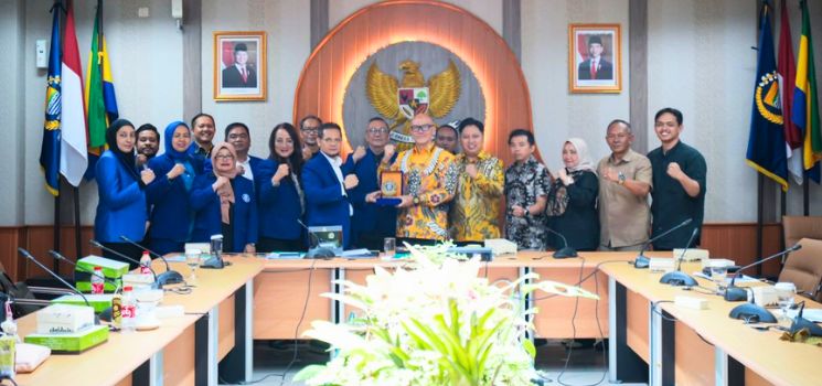 Pansus 14 DPRD Kota Bandung menerima audiensi Peradi