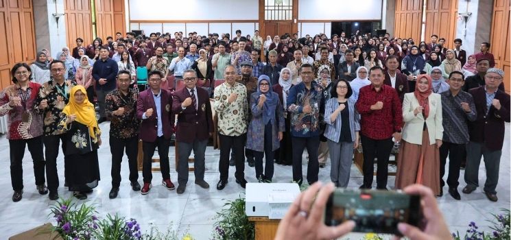 208 Mahasiswa UKRI hadiri Nobar Pernyataan Pers Tahunan Menteri Luar Negeri 2026